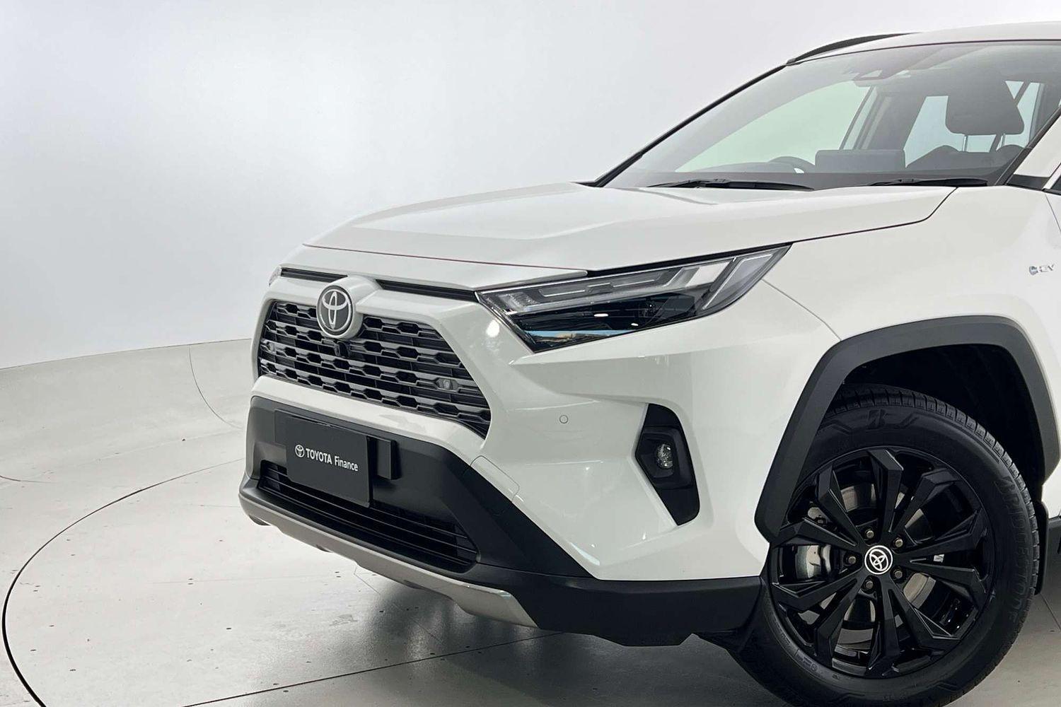 2025 Toyota RAV4 Cruiser 2WD in White