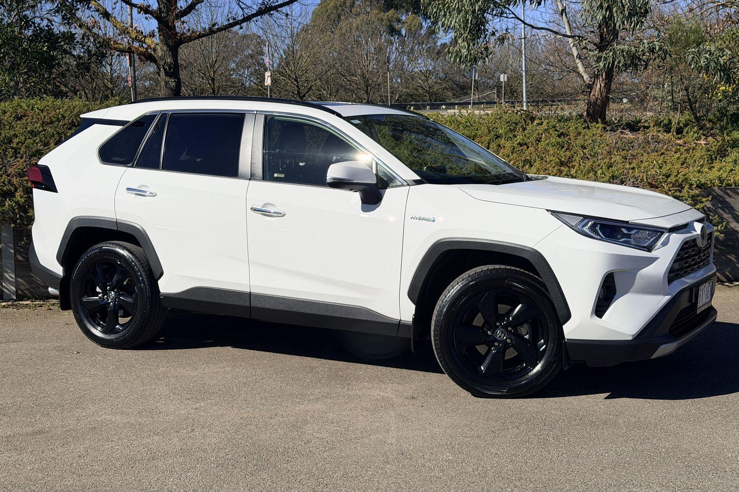 2021 Toyota RAV4 Cruiser 2WD in White