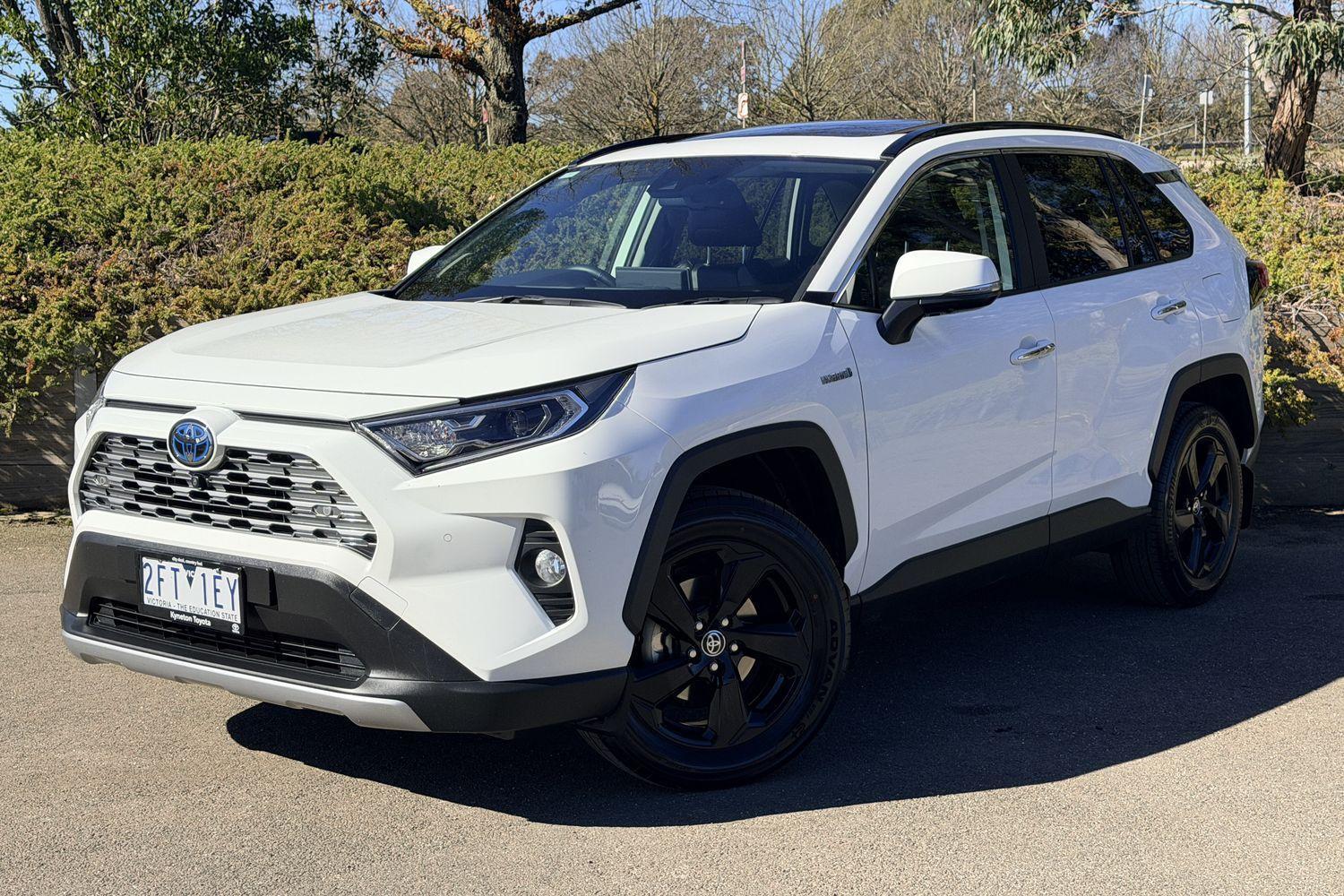 2021 Toyota RAV4 Cruiser 2WD in White