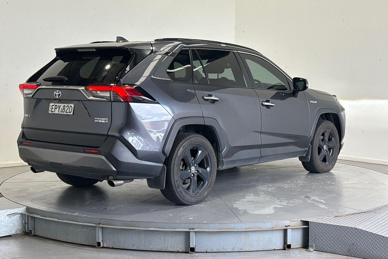 2021 Toyota RAV4 Cruiser 2WD in Silver