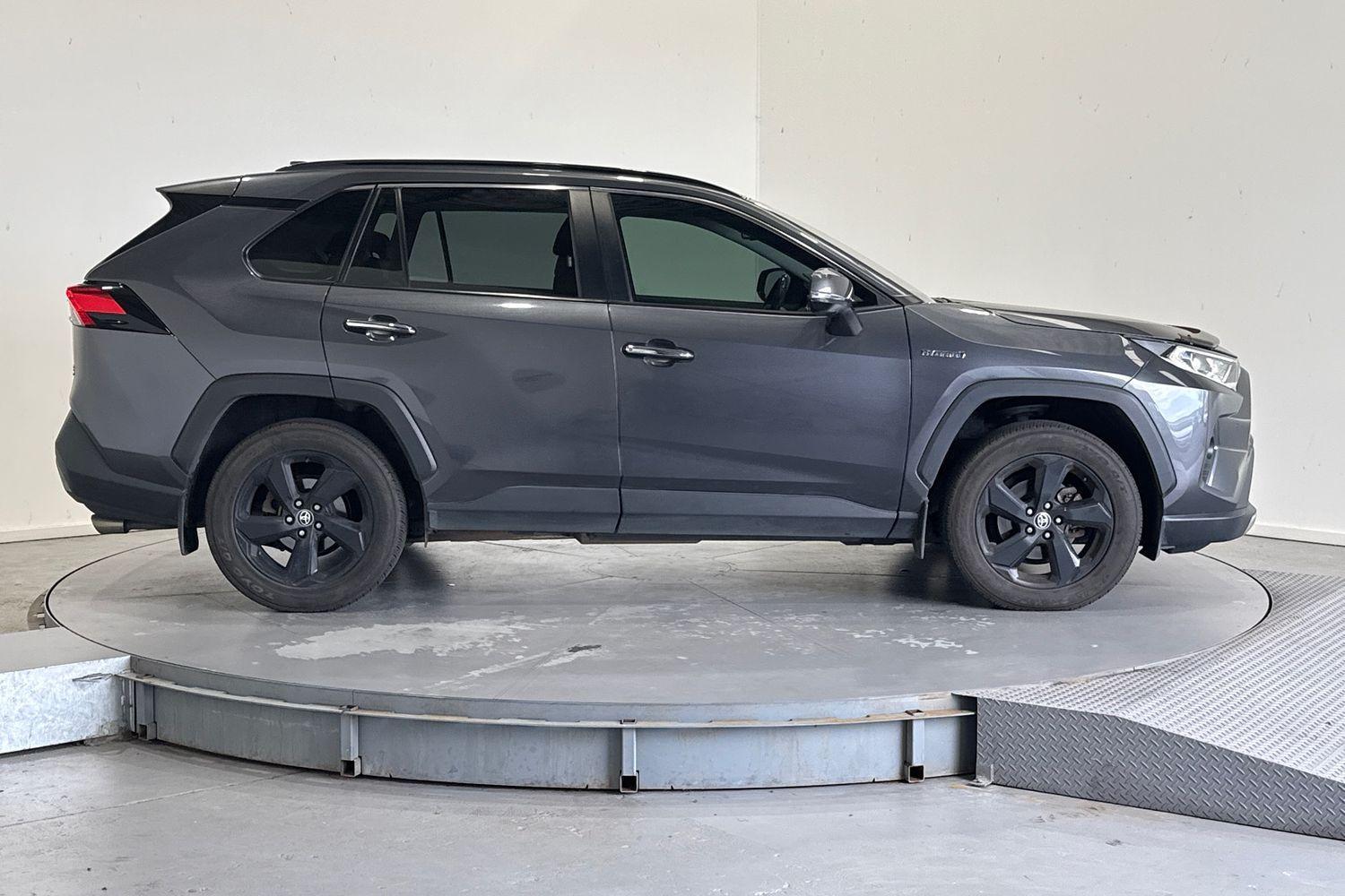 2021 Toyota RAV4 Cruiser 2WD in Silver