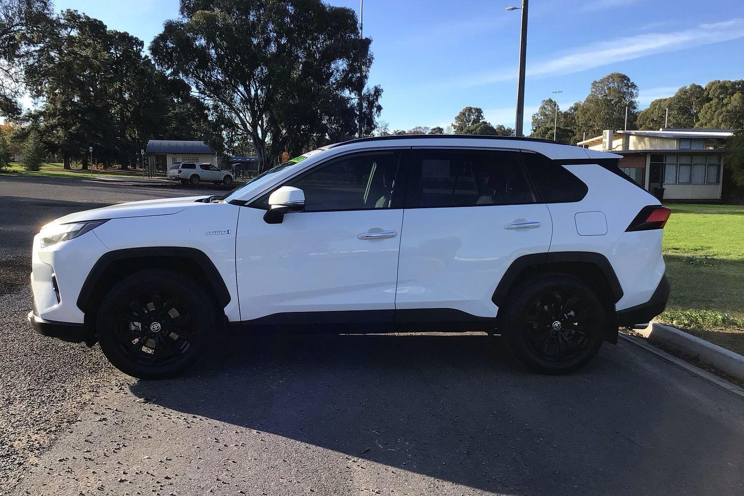 2022 Toyota RAV4 Cruiser 2WD in White