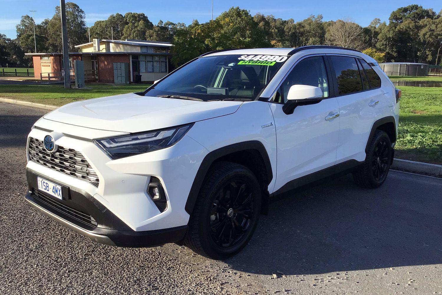 2022 Toyota RAV4 Cruiser 2WD in White