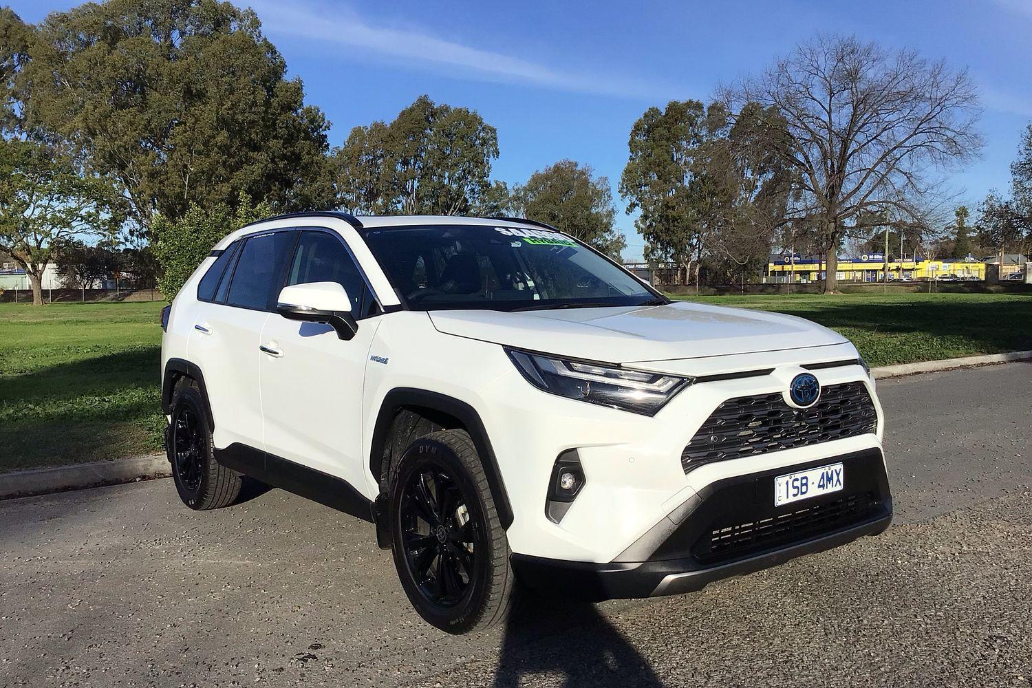 2022 Toyota RAV4 Cruiser 2WD in White