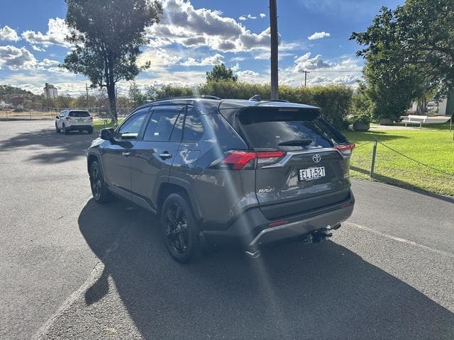 2021 Toyota RAV4 Cruiser 2WD in Silver