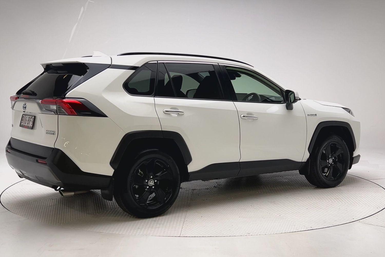 2021 Toyota RAV4 Cruiser 2WD in White