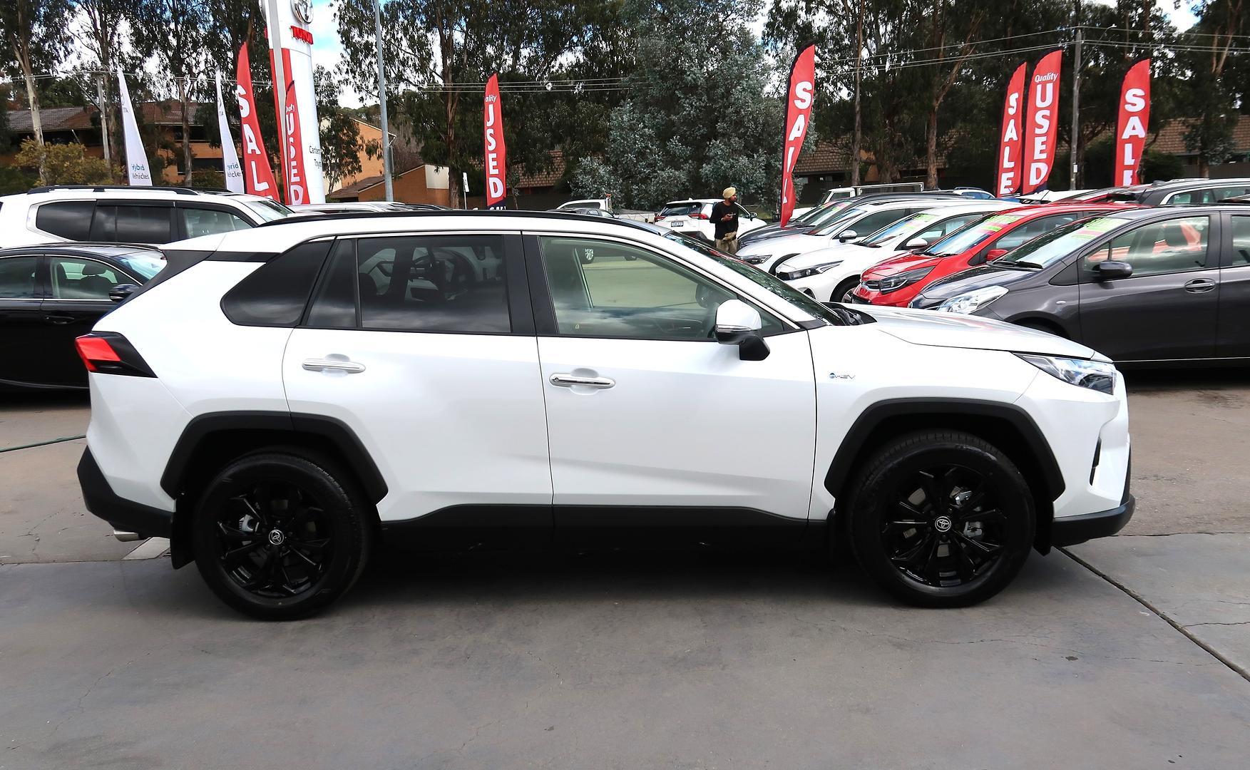 2025 Toyota RAV4 Cruiser 2WD in White