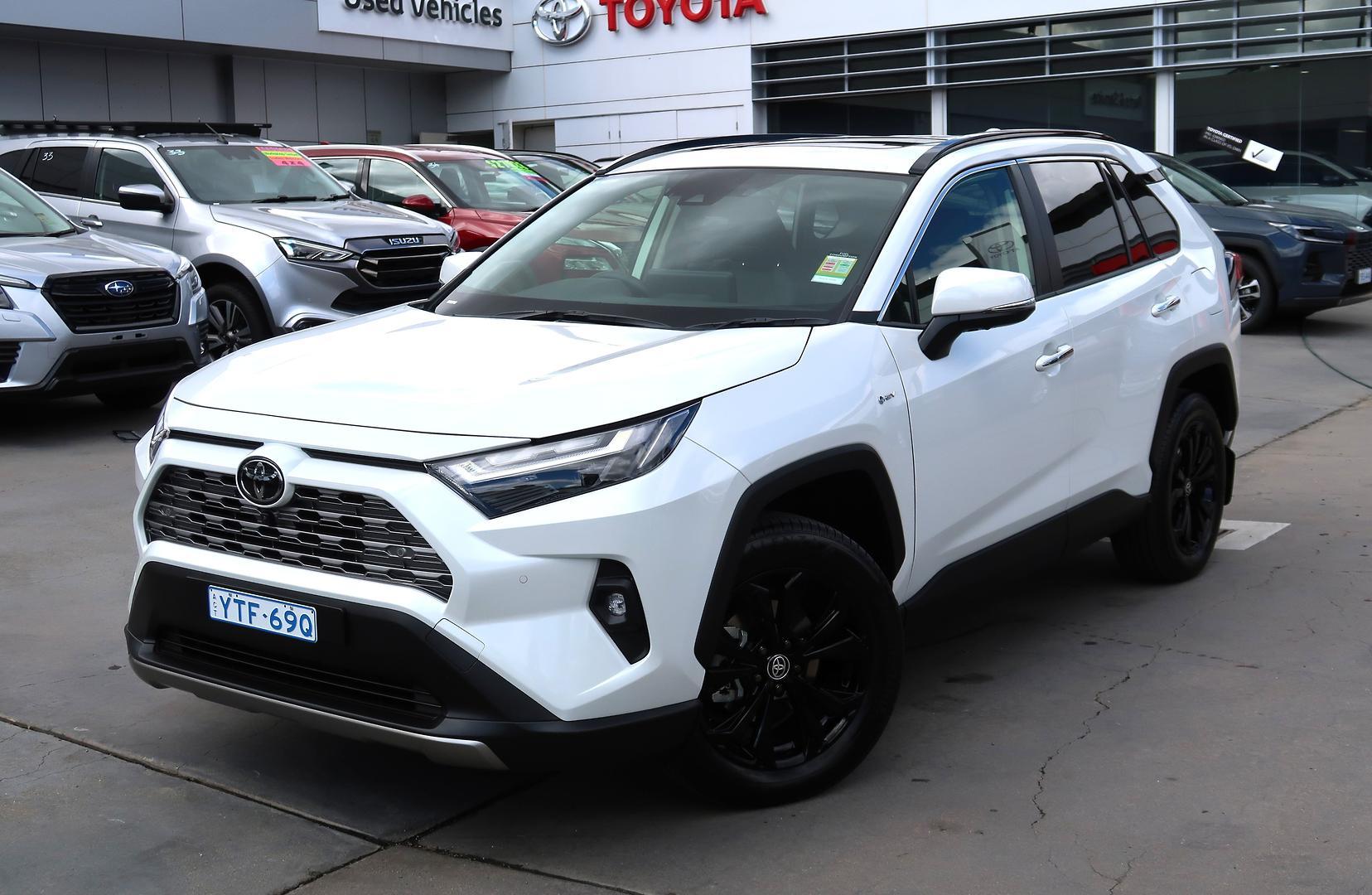 2025 Toyota RAV4 Cruiser 2WD in White