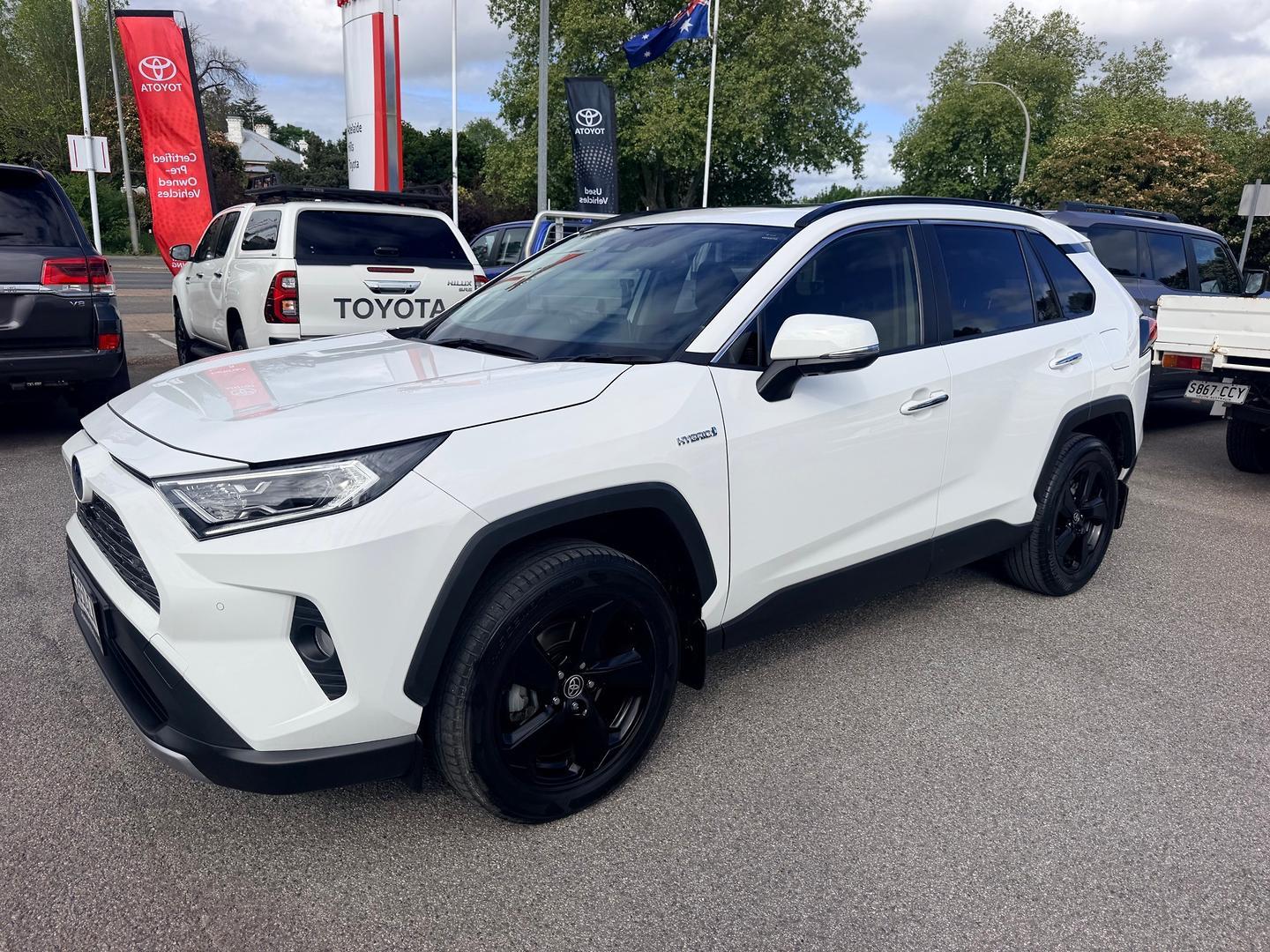 2021 Toyota RAV4 Cruiser 2WD in White