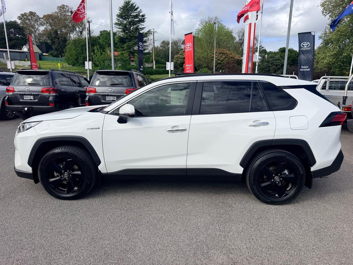 2021 Toyota RAV4 Cruiser 2WD in White