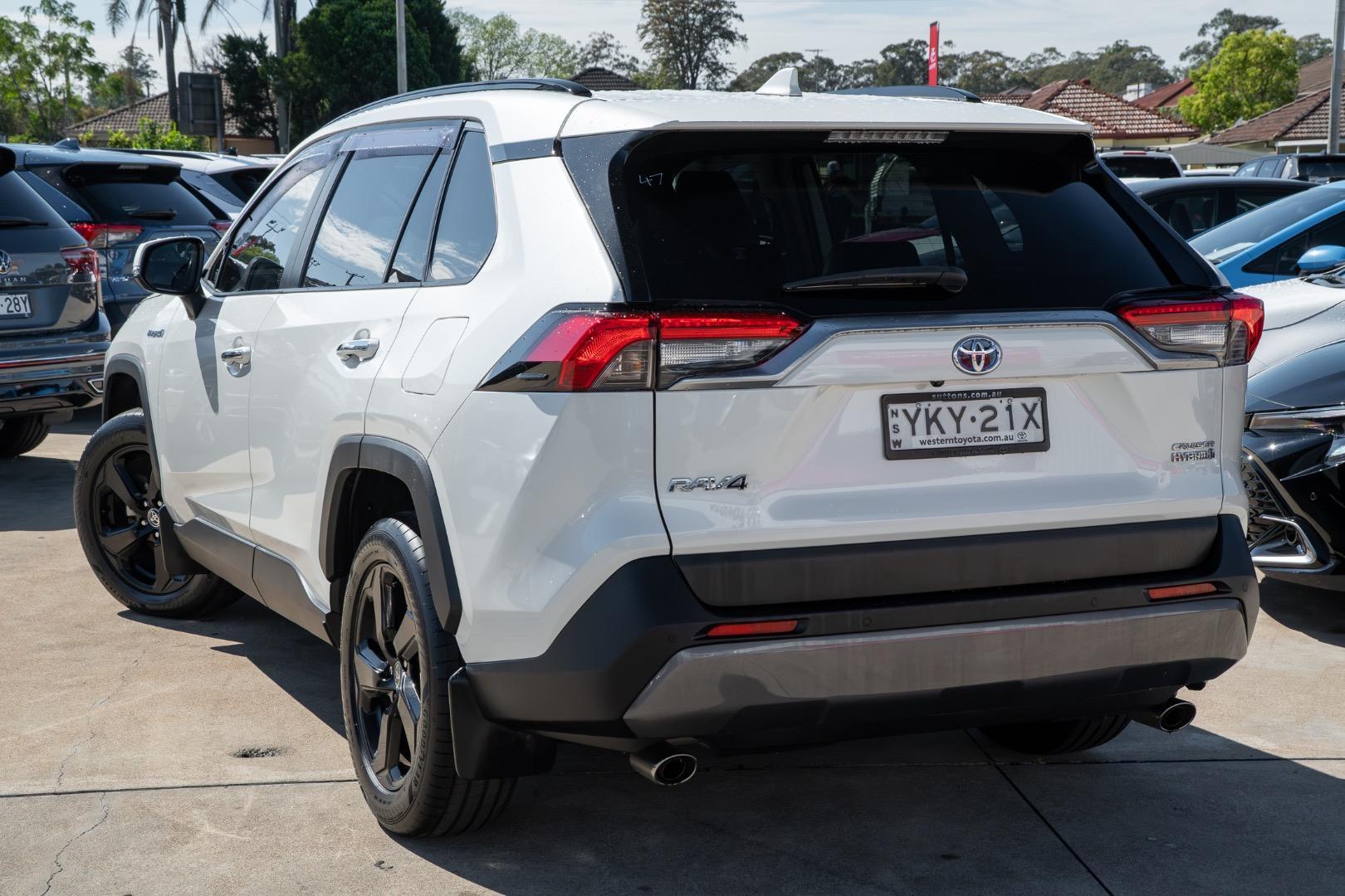 2021 Toyota RAV4 Cruiser 2WD in White