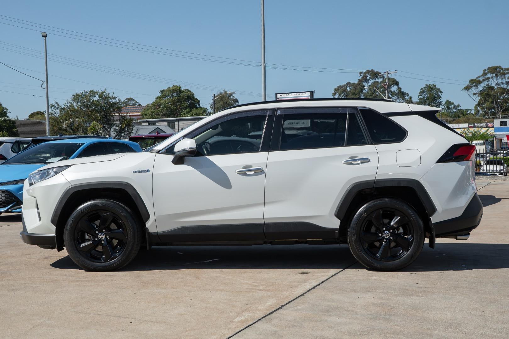 2021 Toyota RAV4 Cruiser 2WD in White