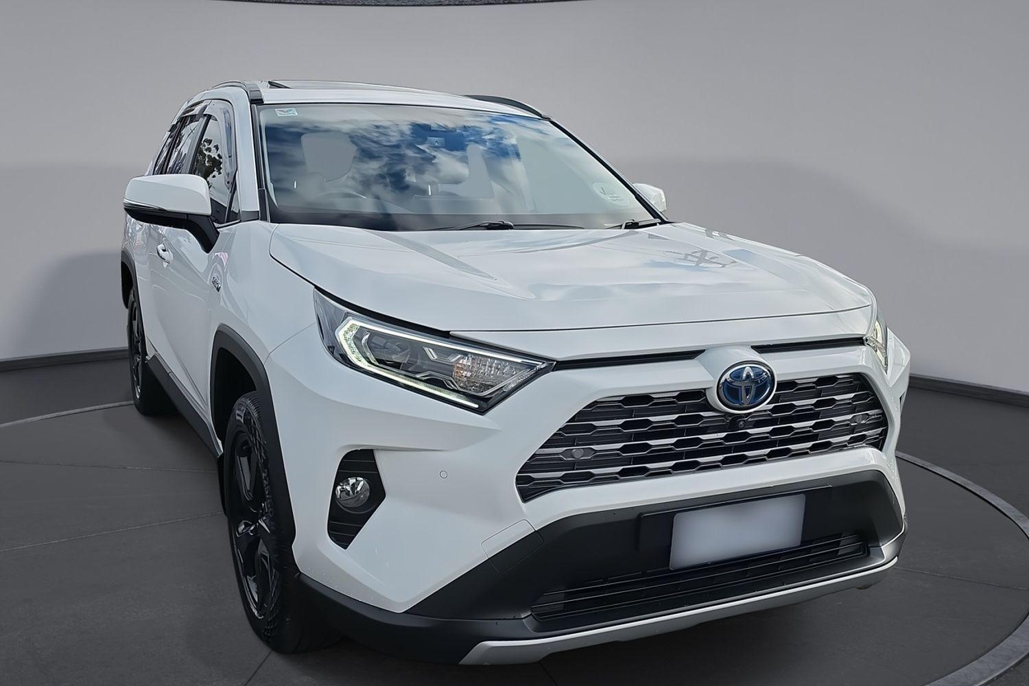 2021 Toyota RAV4 Cruiser 2WD in White