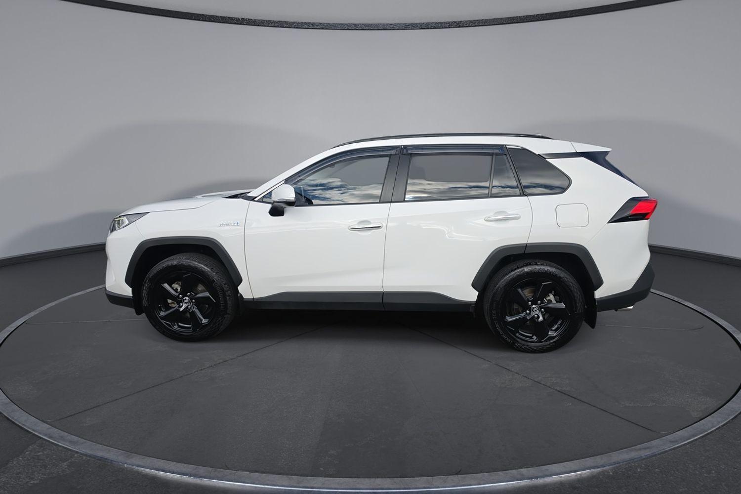 2021 Toyota RAV4 Cruiser 2WD in White