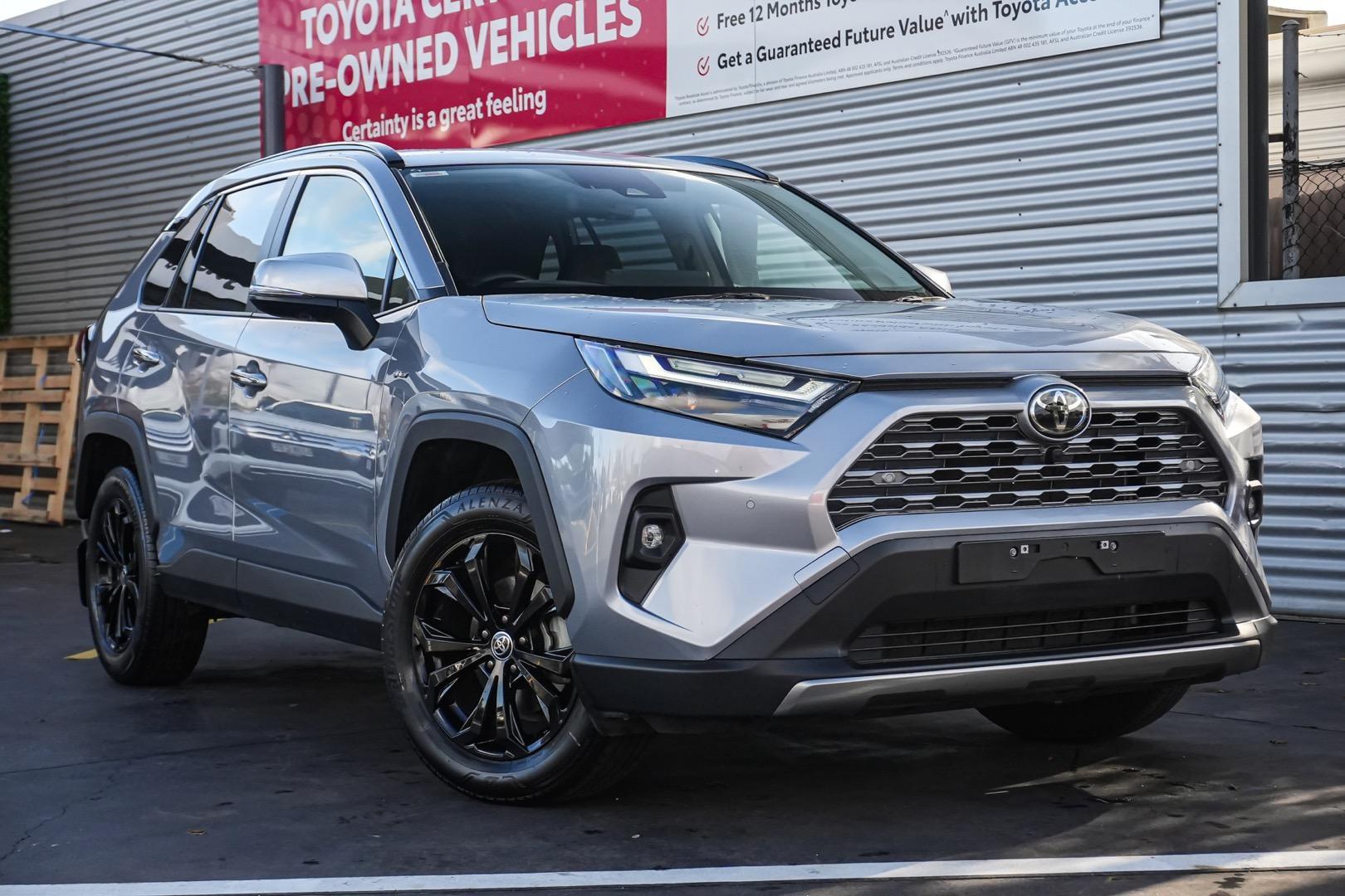 2025 Toyota RAV4 Cruiser in Silver