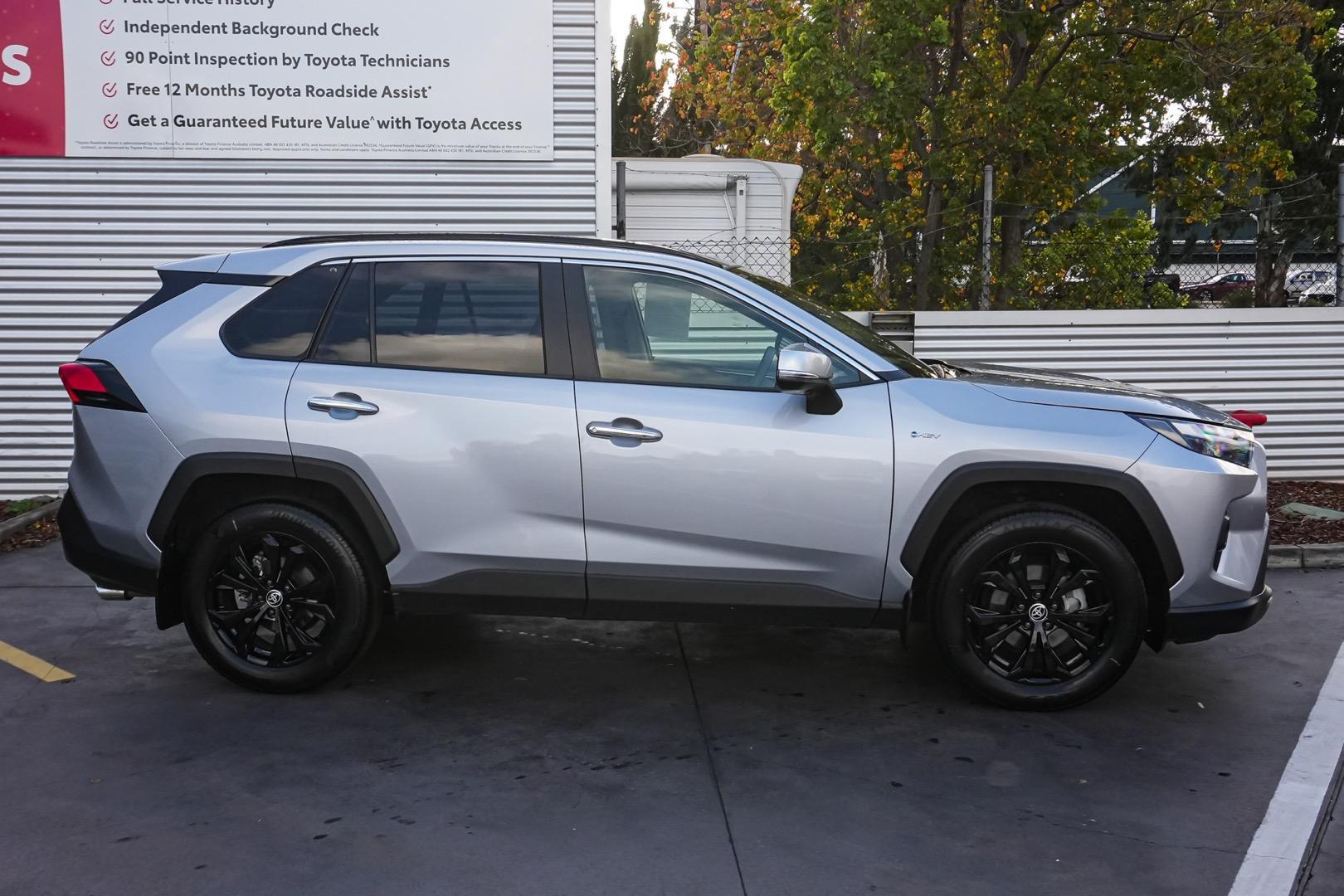 2025 Toyota RAV4 Cruiser in Silver