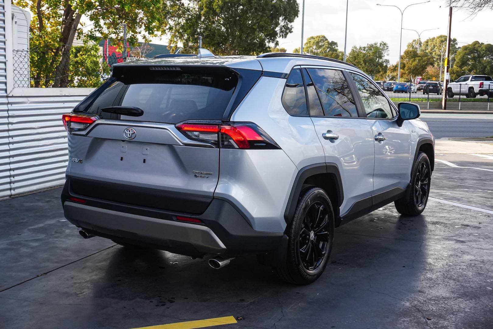 2025 Toyota RAV4 Cruiser in Silver