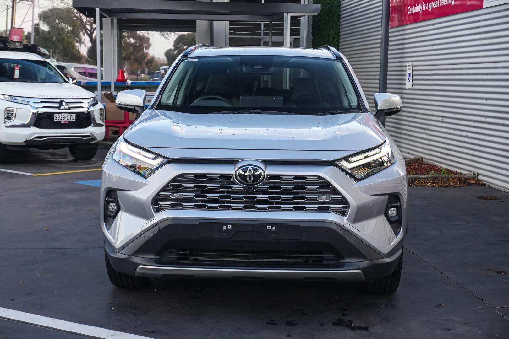 2025 Toyota RAV4 Cruiser in Silver