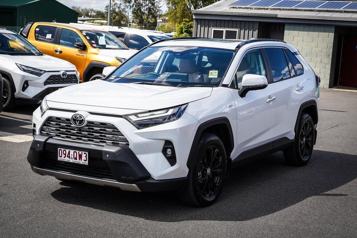 2025 Toyota RAV4 Cruiser 2WD in White