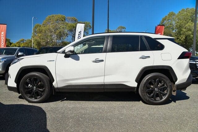 2022 Toyota RAV4 Cruiser 2WD in White