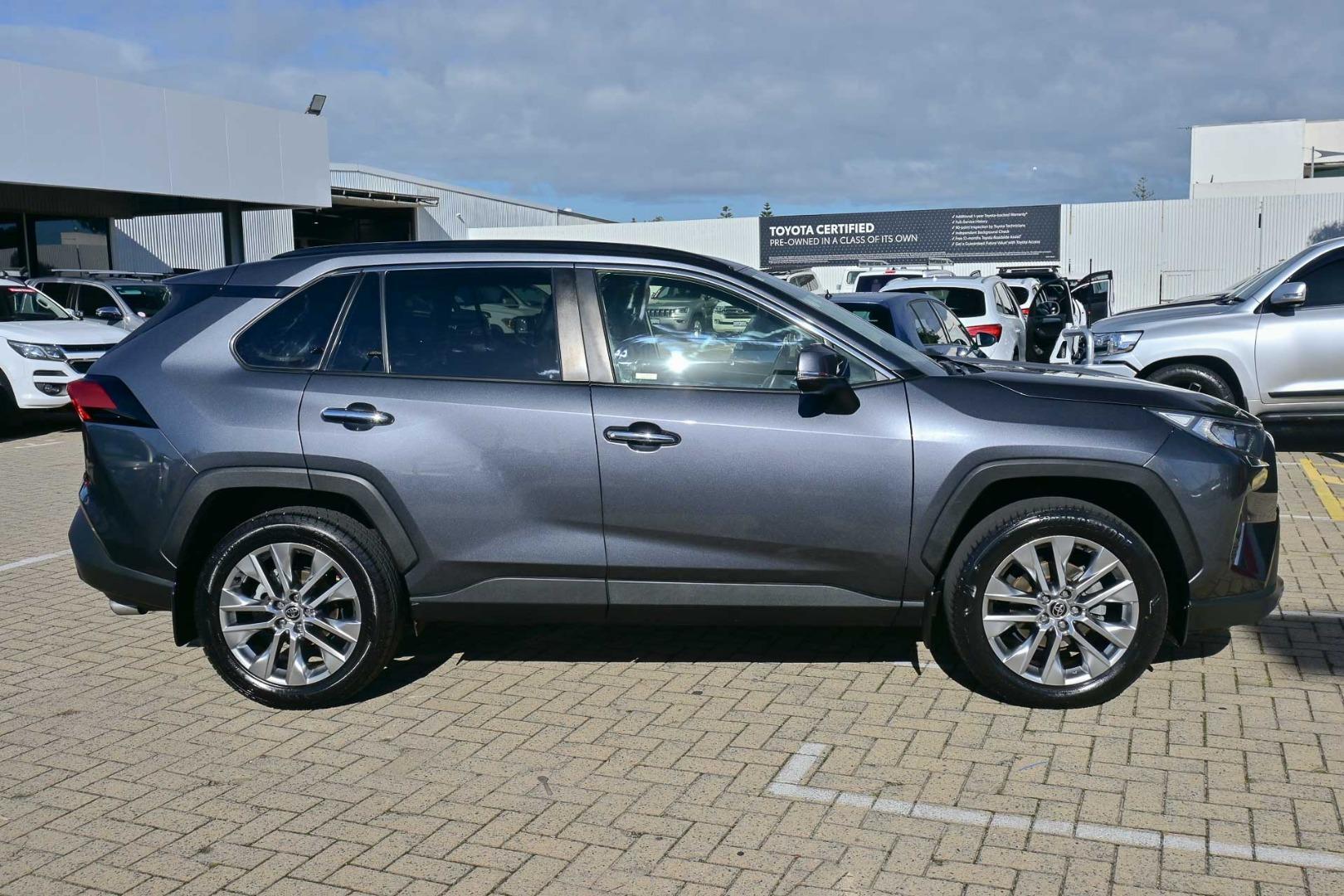 2021 Toyota RAV4 Cruiser-2WD in Silver