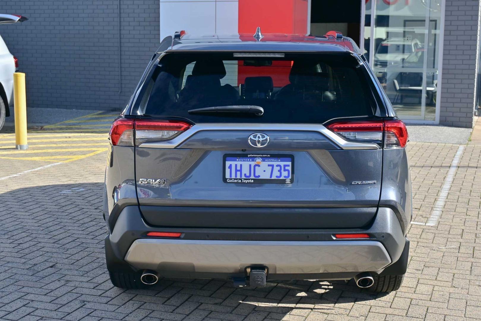 2021 Toyota RAV4 Cruiser-2WD in Silver
