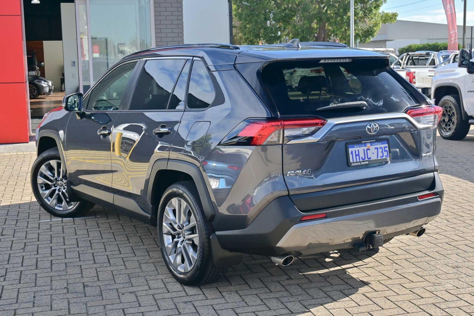 2021 Toyota RAV4 Cruiser-2WD in Silver