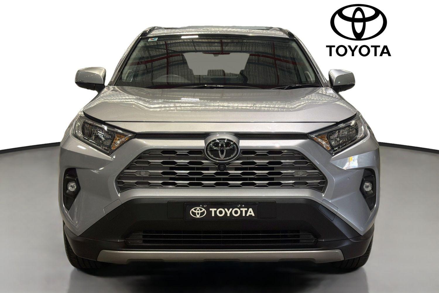 2022 Toyota RAV4 Cruiser 2WD in Silver