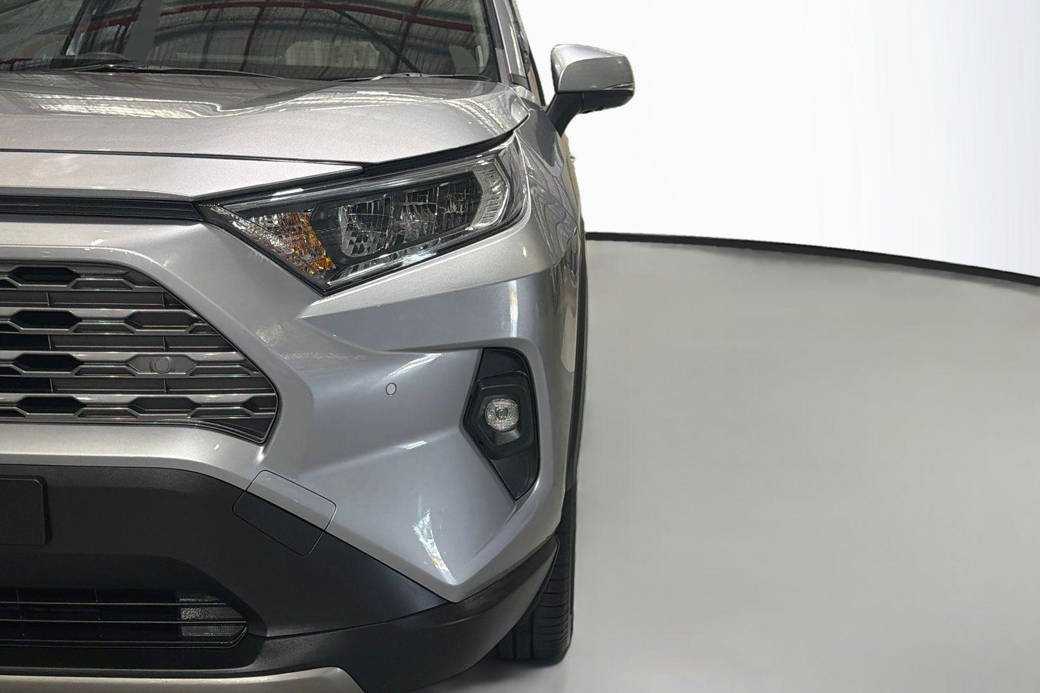 2022 Toyota RAV4 Cruiser 2WD in Silver