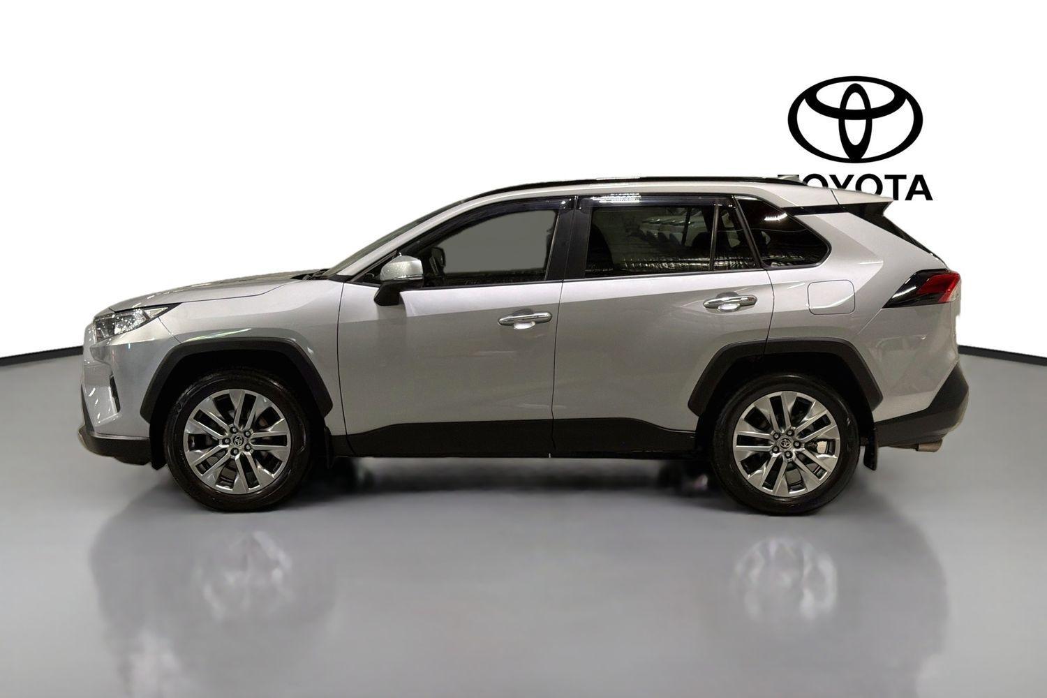 2022 Toyota RAV4 Cruiser 2WD in Silver