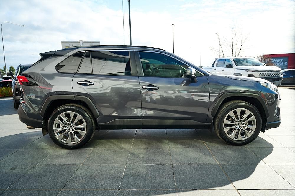 2019 Toyota RAV4 Cruiser 2WD in Silver