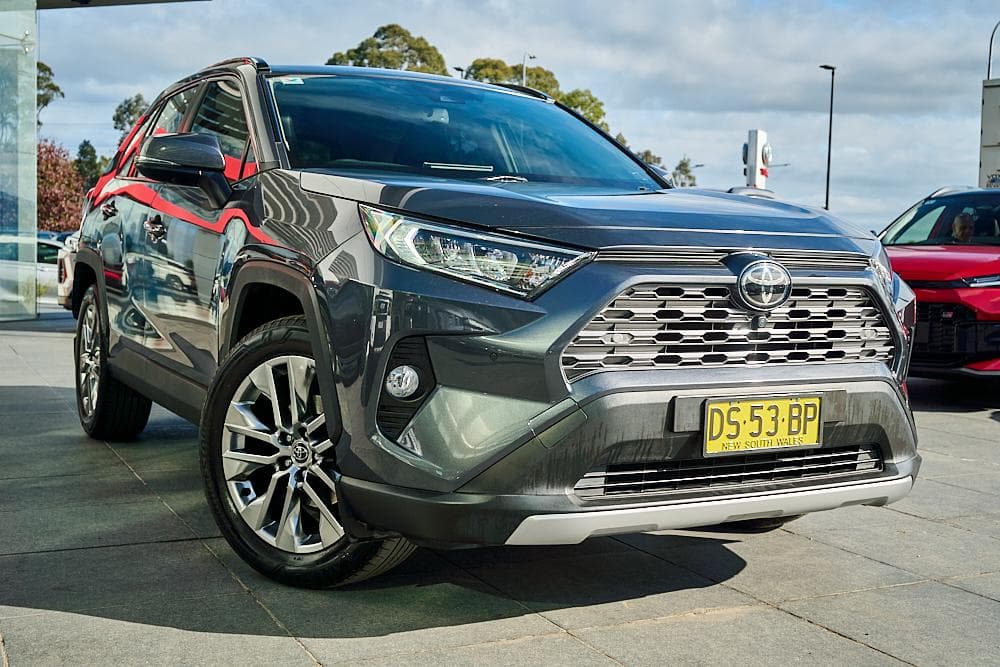2019 Toyota RAV4 Cruiser 2WD in Silver
