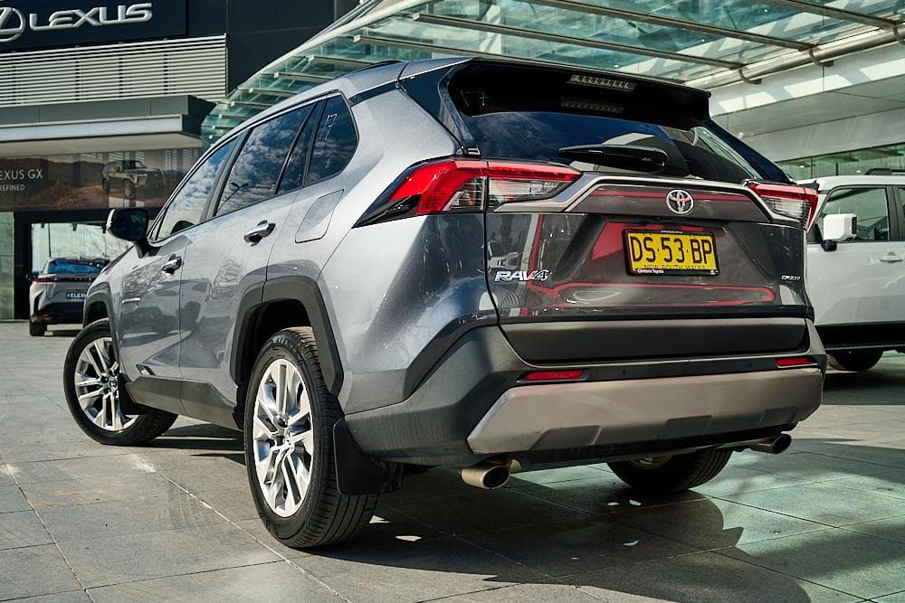 2019 Toyota RAV4 Cruiser 2WD in Silver