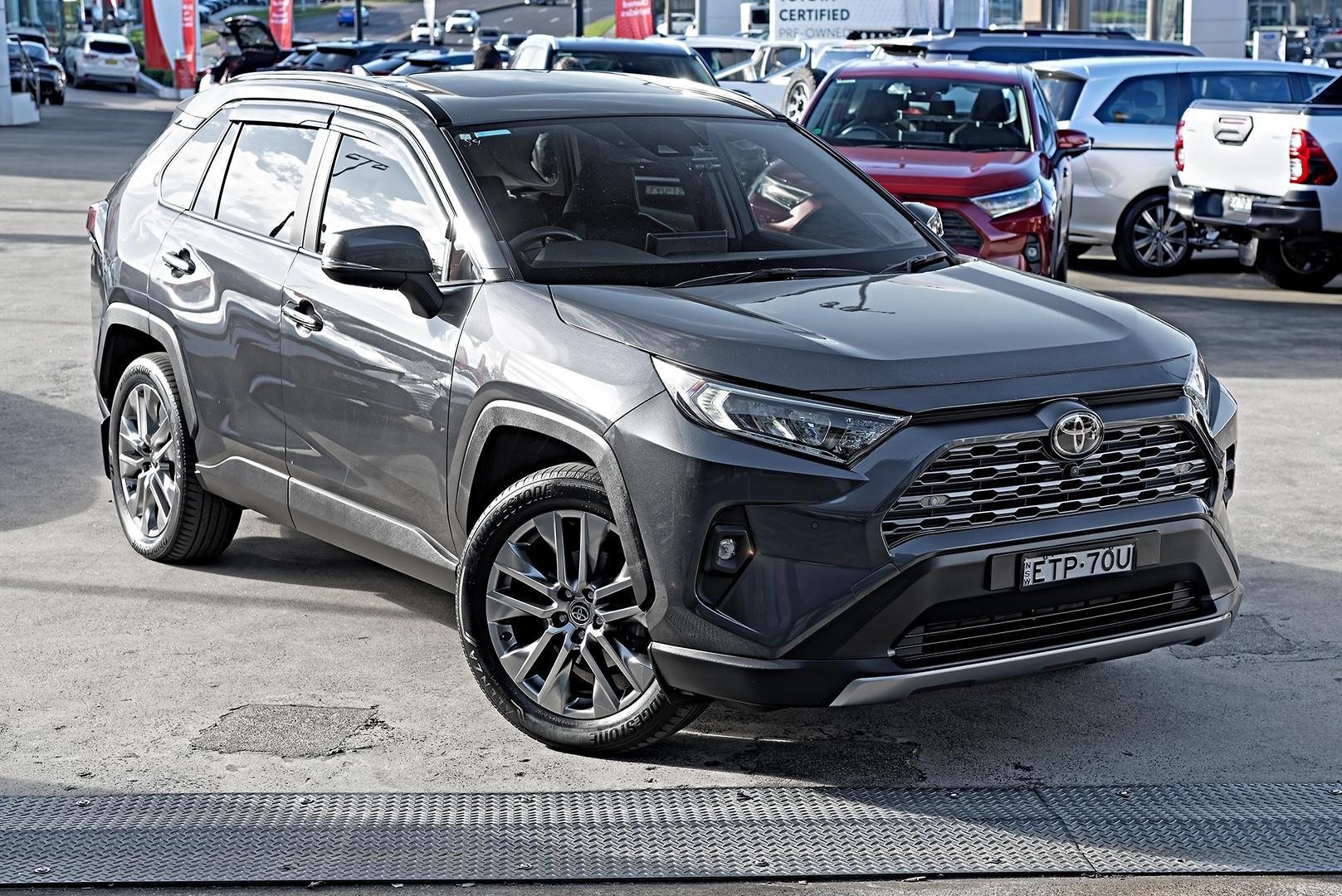 2022 Toyota RAV4 Cruiser 2WD in Silver