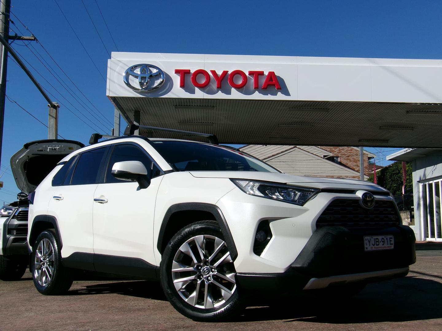 2020 Toyota RAV4 Cruiser 2WD in White
