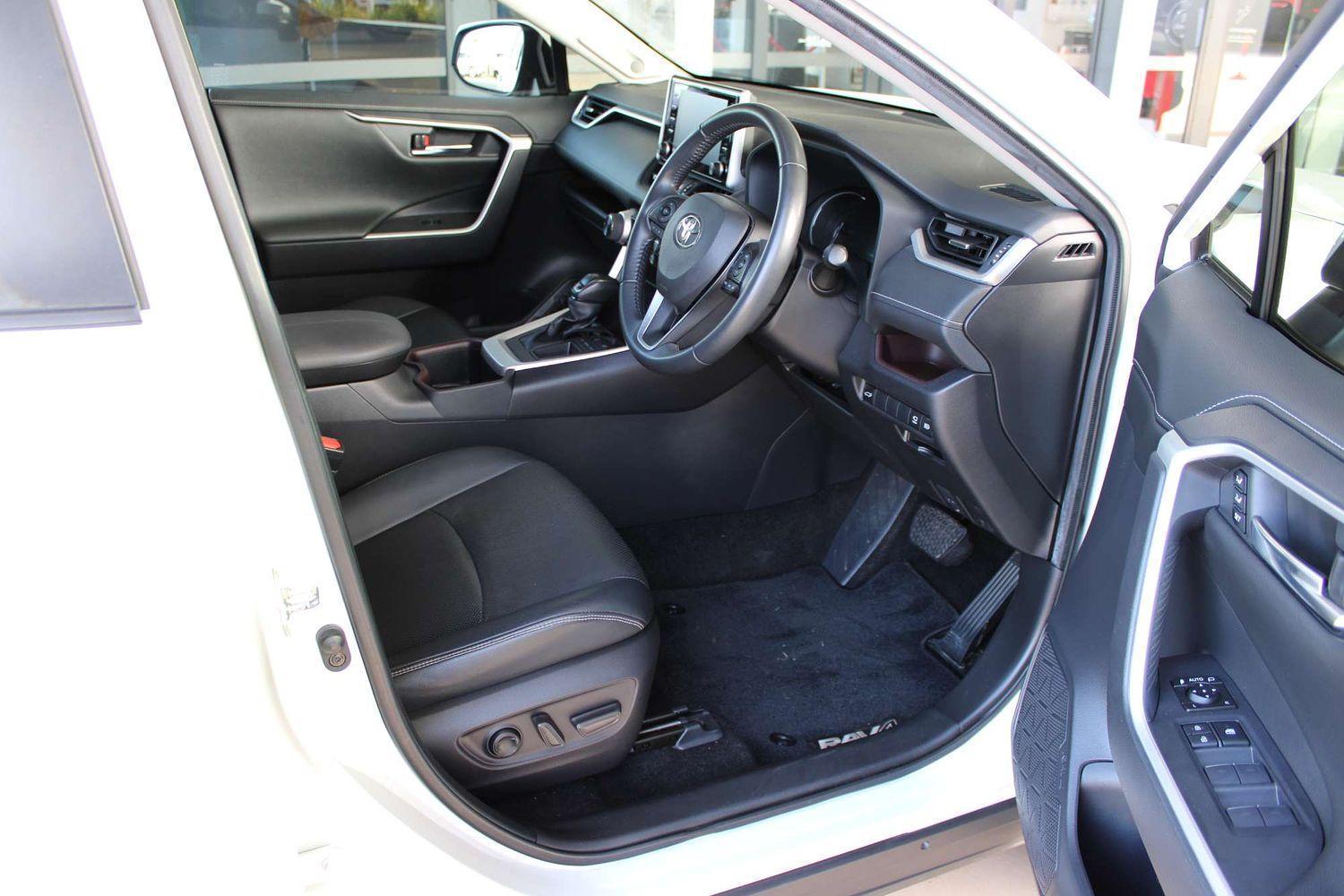 2022 Toyota RAV4 Cruiser 2WD in White