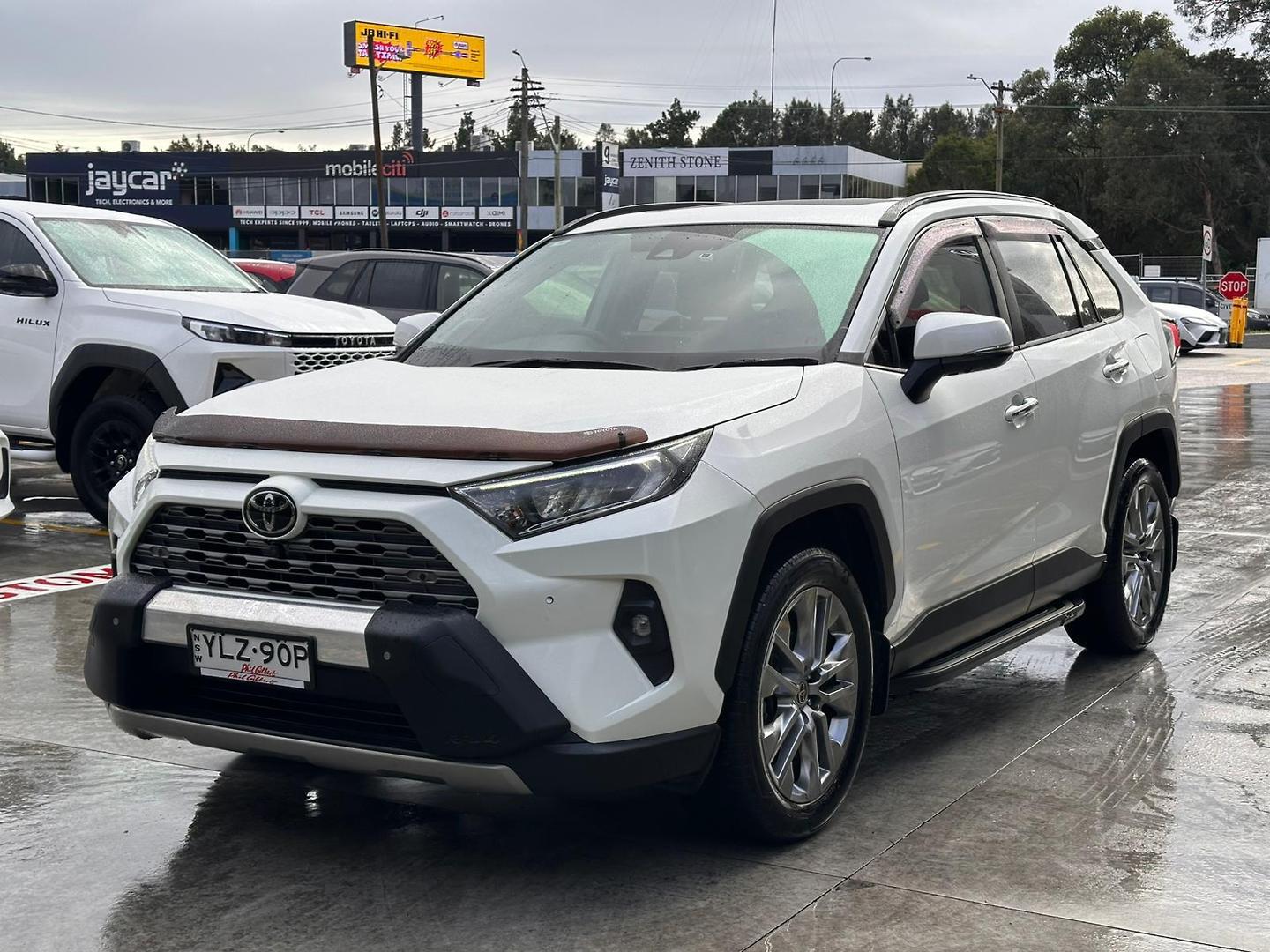 2022 Toyota RAV4 Cruiser 2WD in White