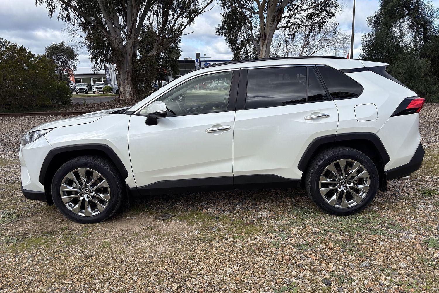 2020 Toyota RAV4 Cruiser 2WD in White