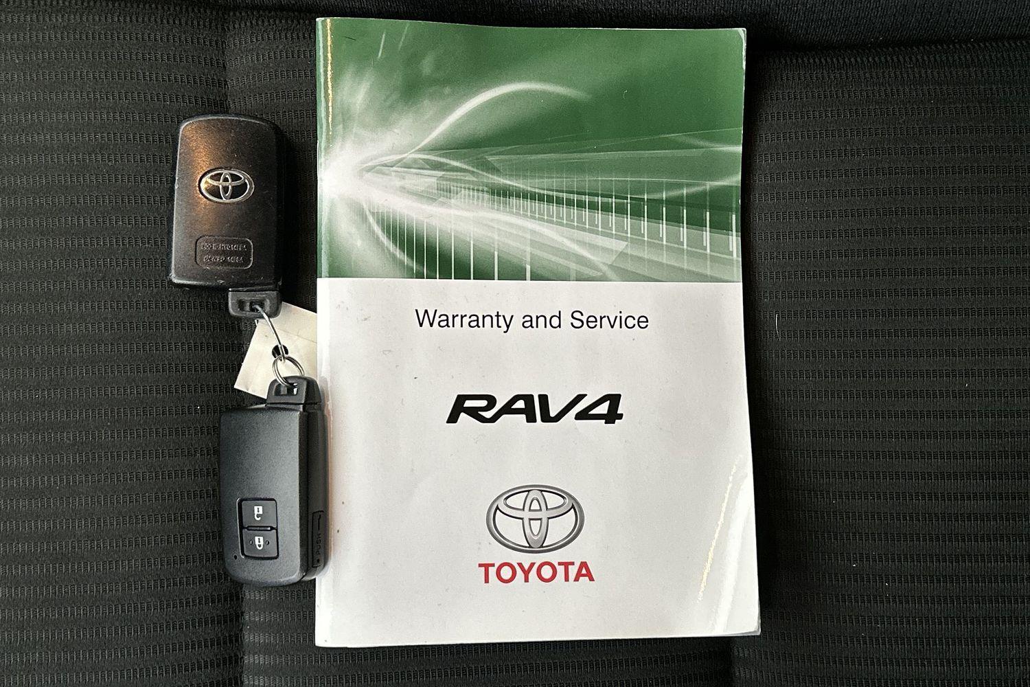 2014 Toyota RAV4 GXL-2WD in Black