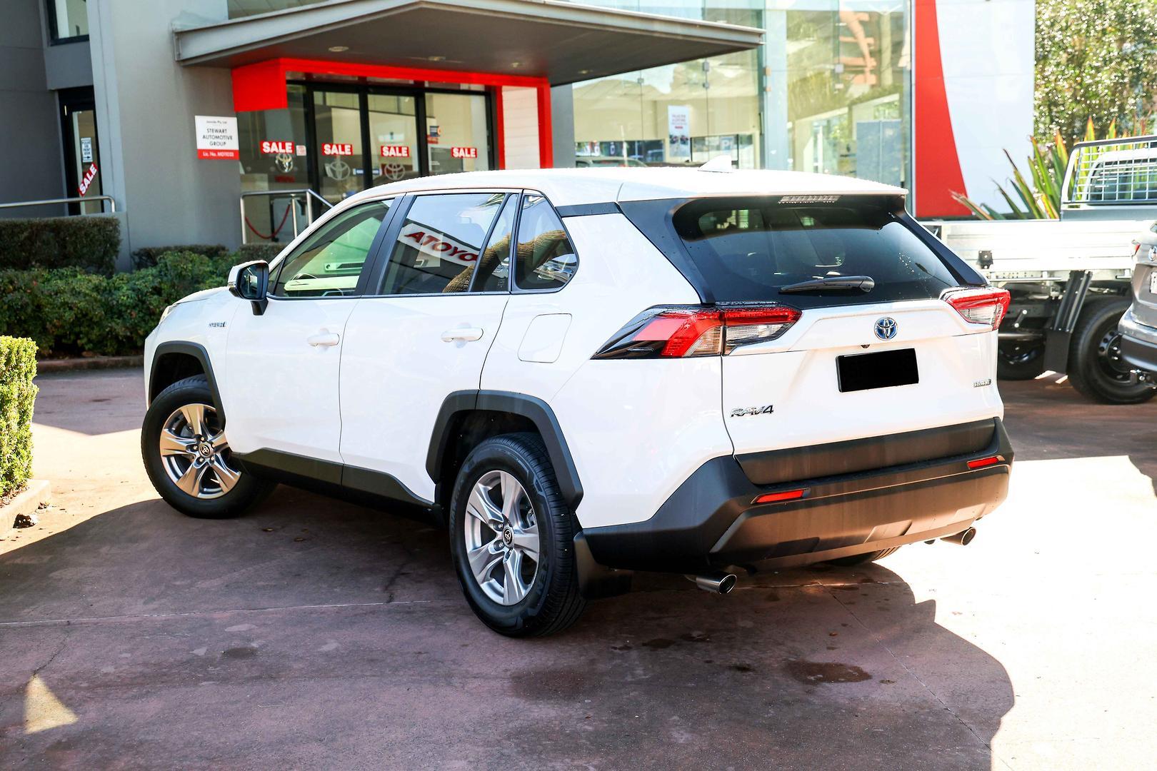 2022 Toyota RAV4 GX-2WD in White