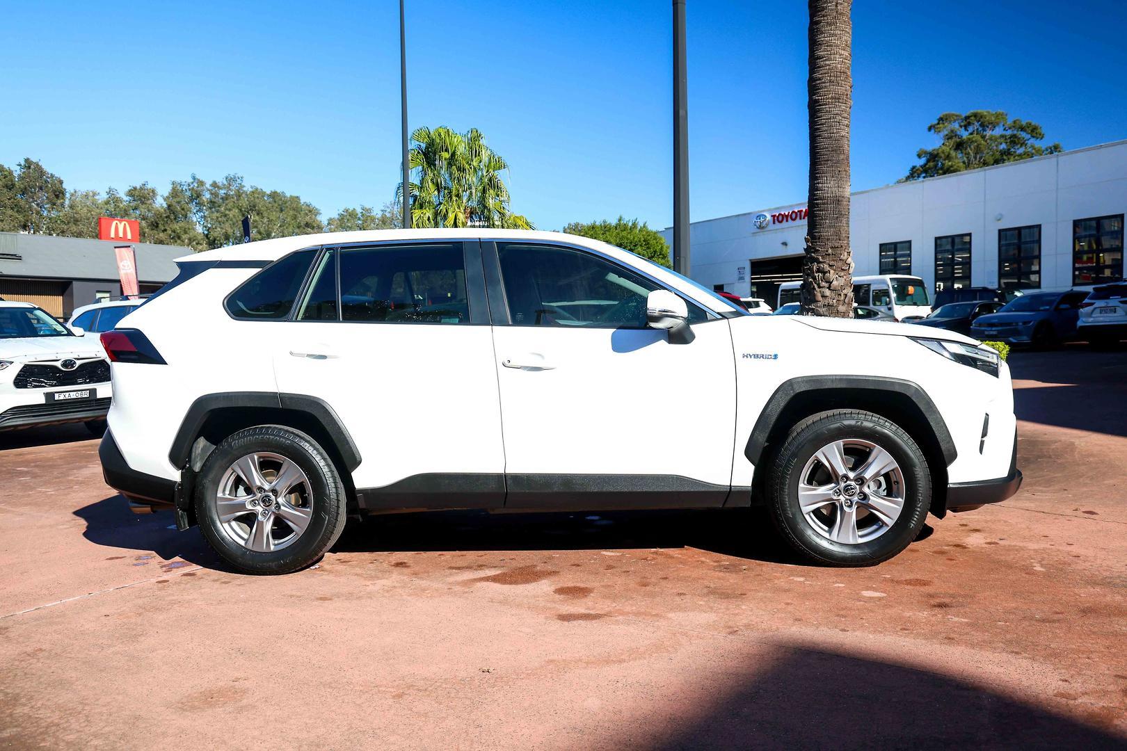 2022 Toyota RAV4 GX-2WD in White