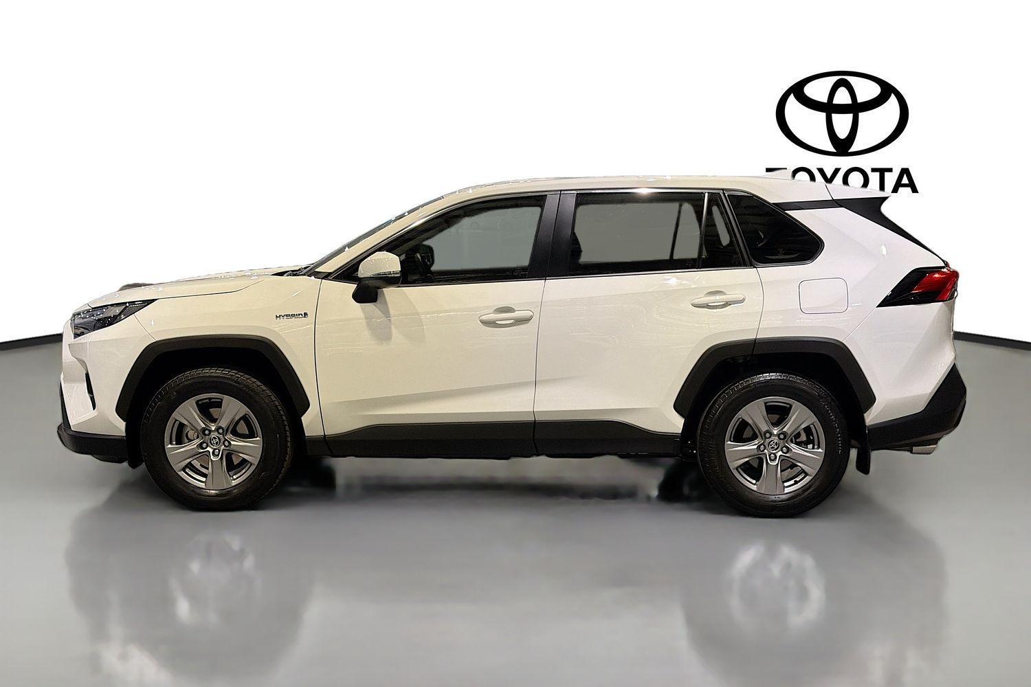 2022 Toyota RAV4 GX-2WD in White