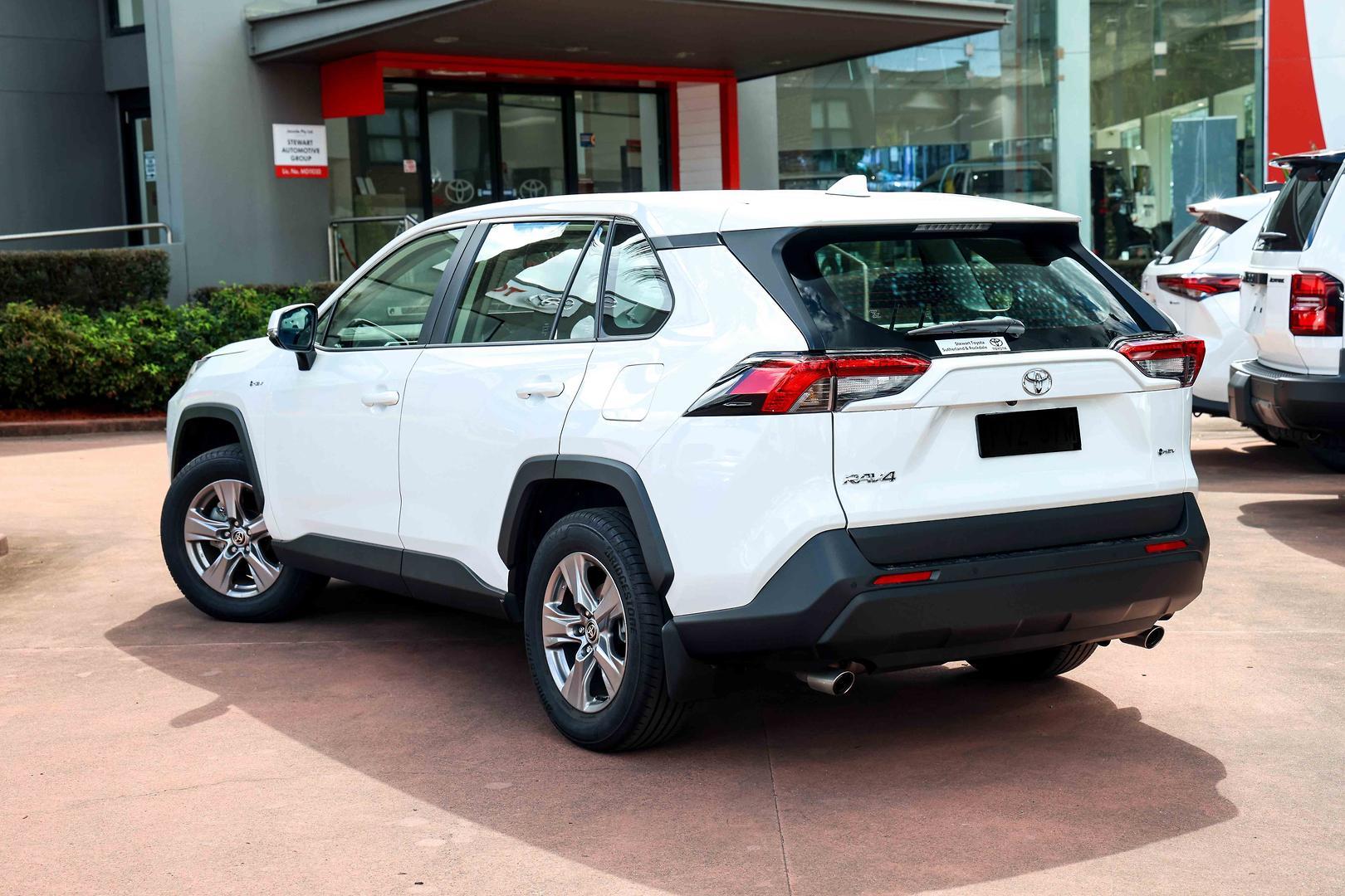 2025 Toyota RAV4 GX-2WD in White