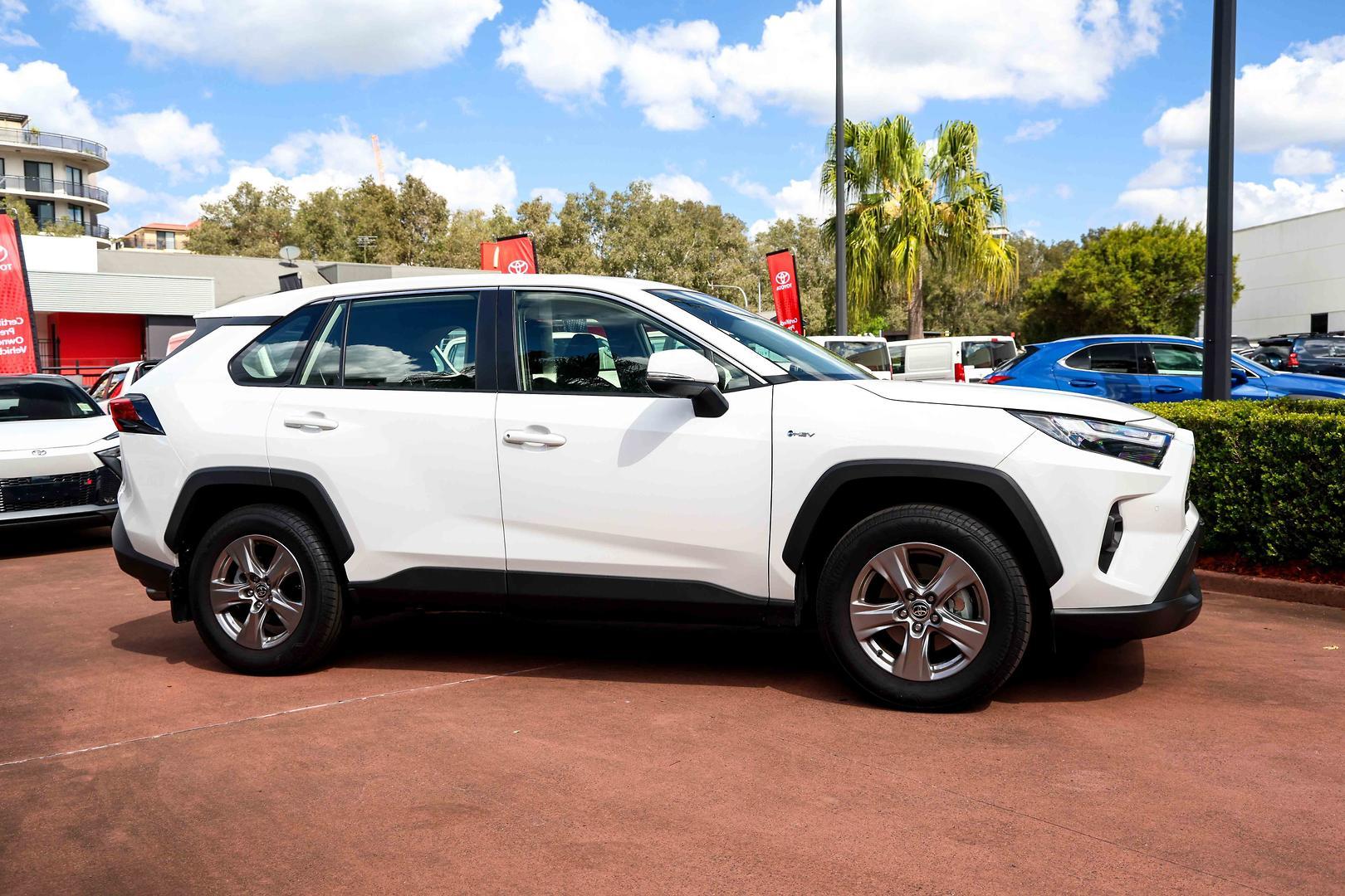 2025 Toyota RAV4 GX-2WD in White