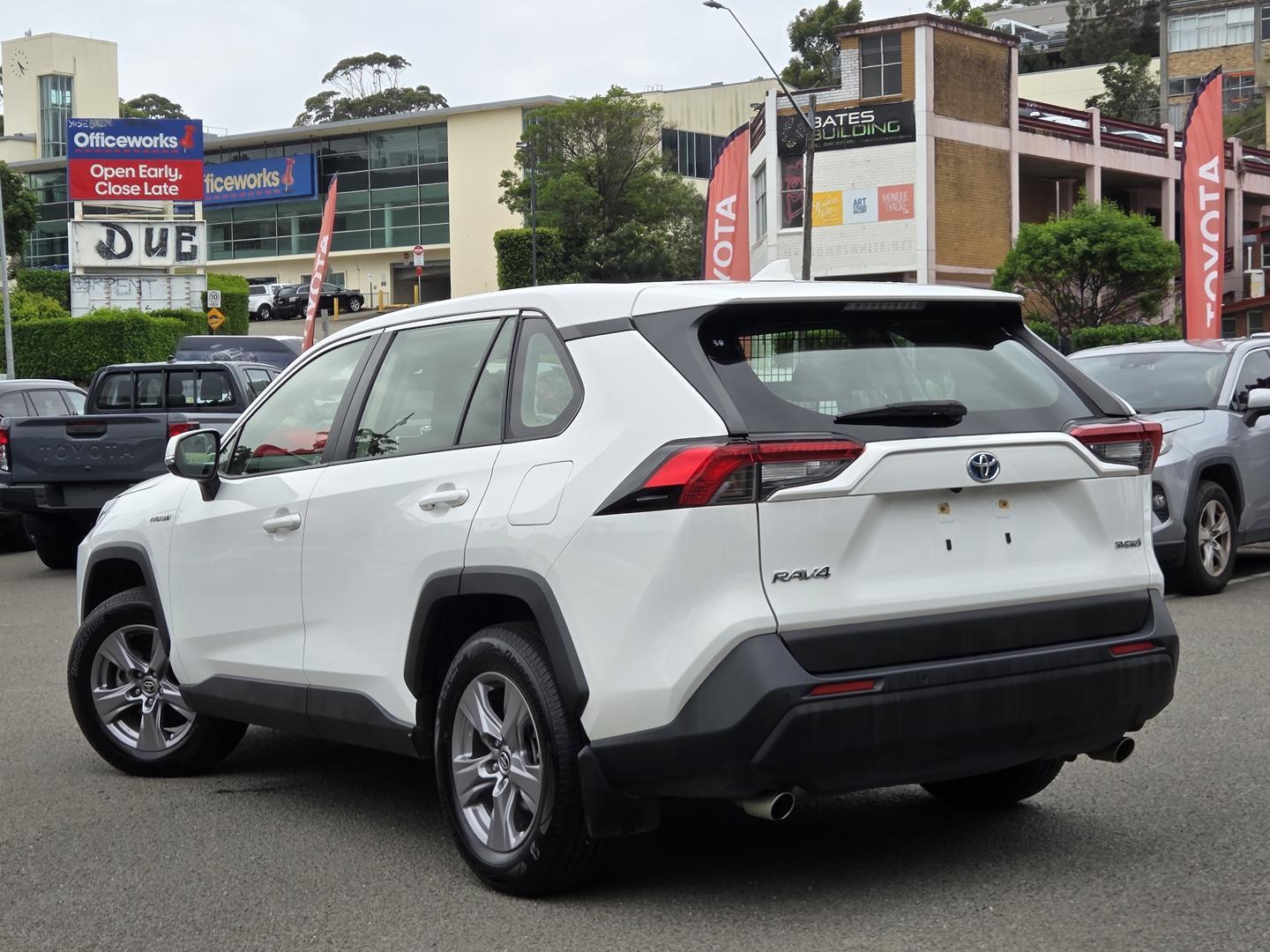 2022 Toyota RAV4 GX-2WD in White