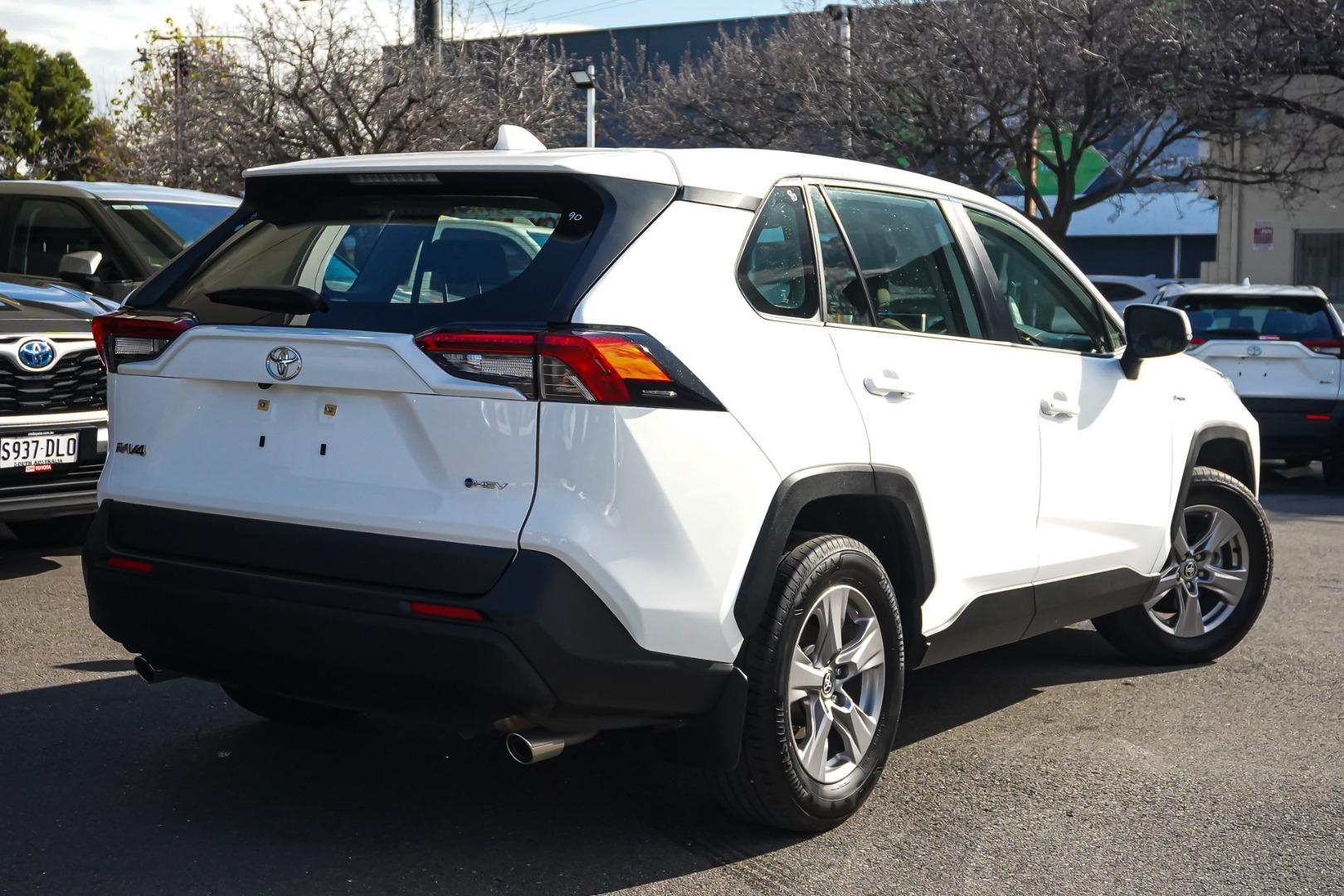 2025 Toyota RAV4 GX-2WD in White