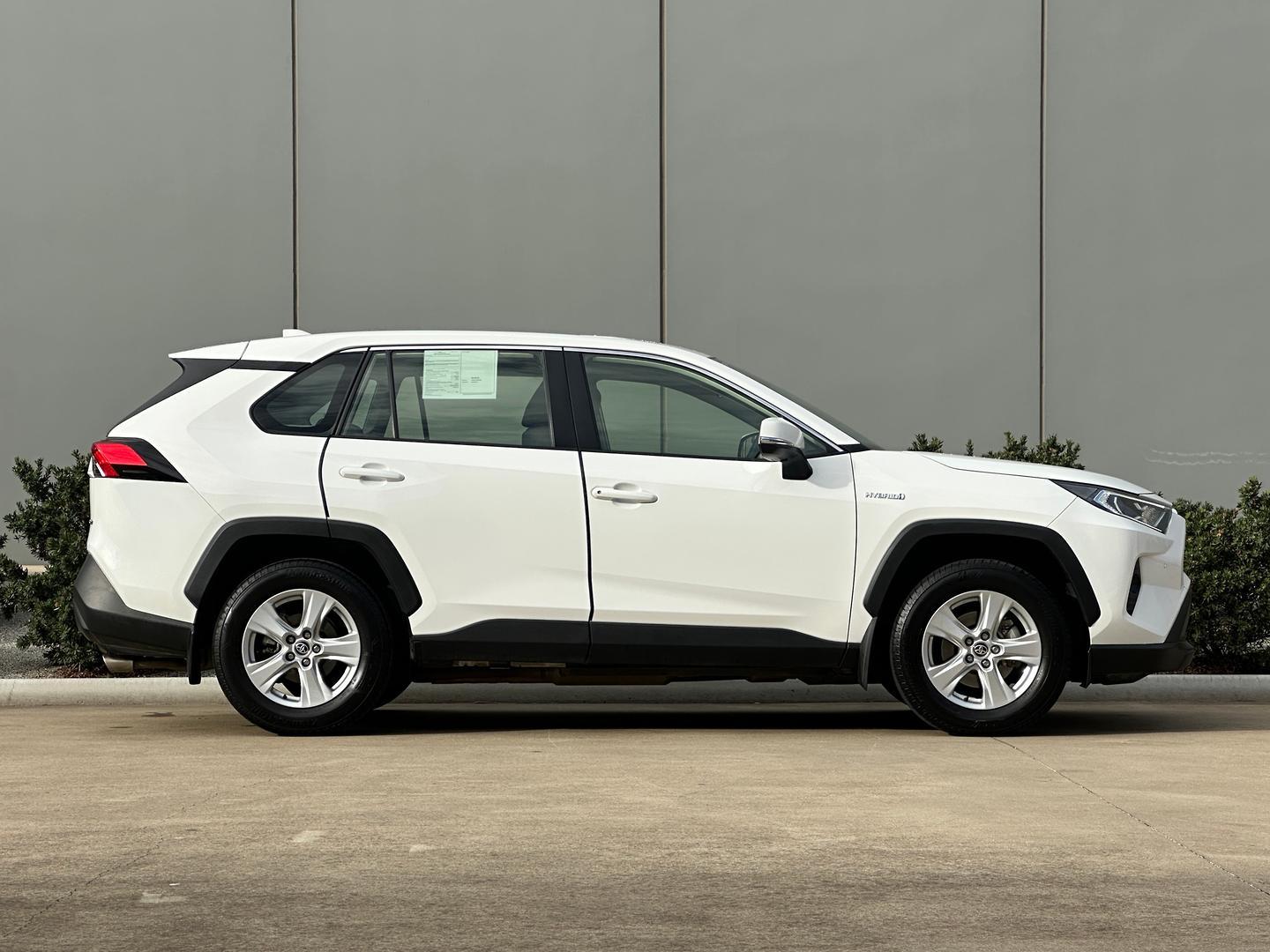 2021 Toyota RAV4 GX-2WD in White