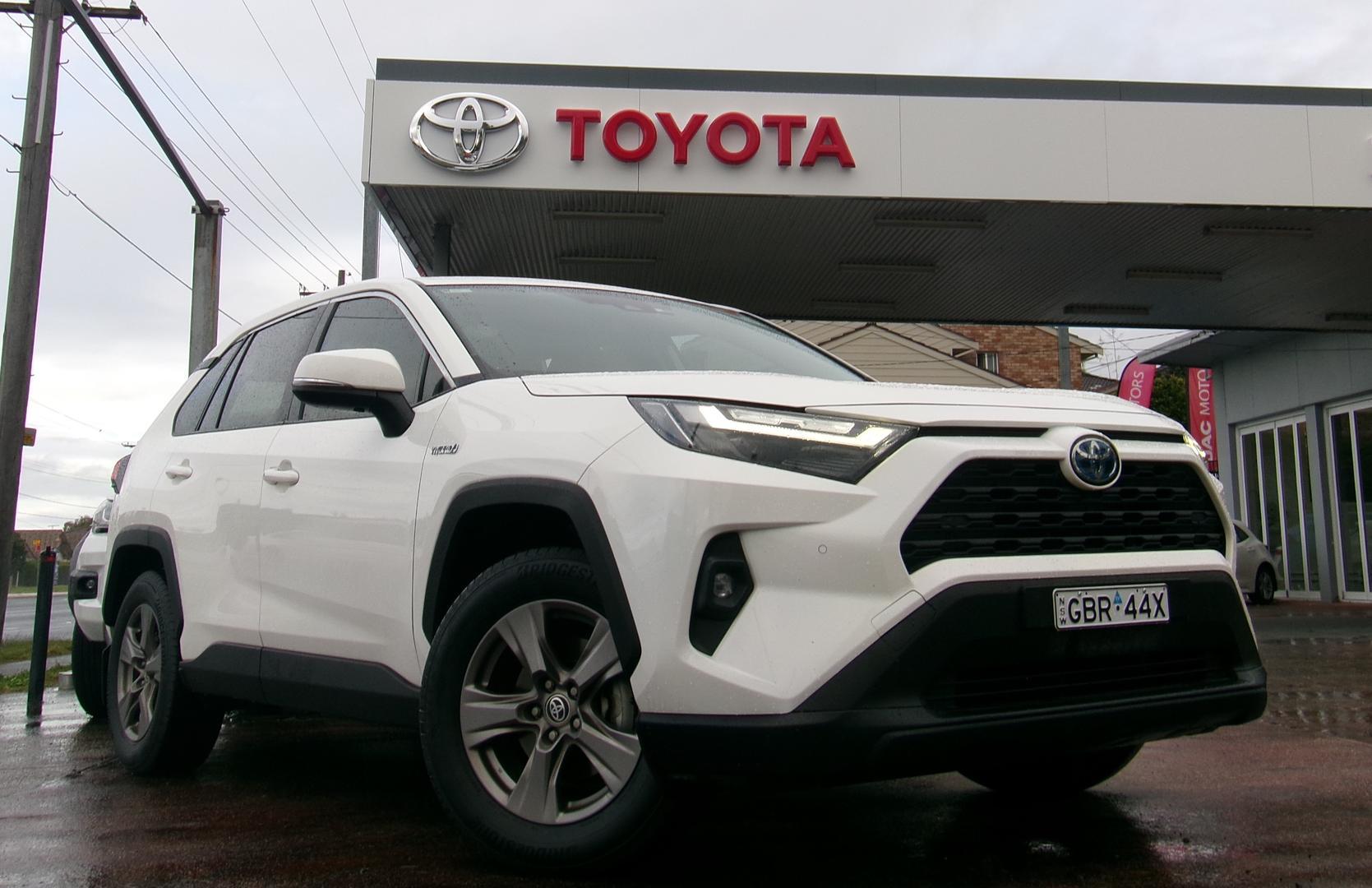 2023 Toyota RAV4 GX-2WD in White