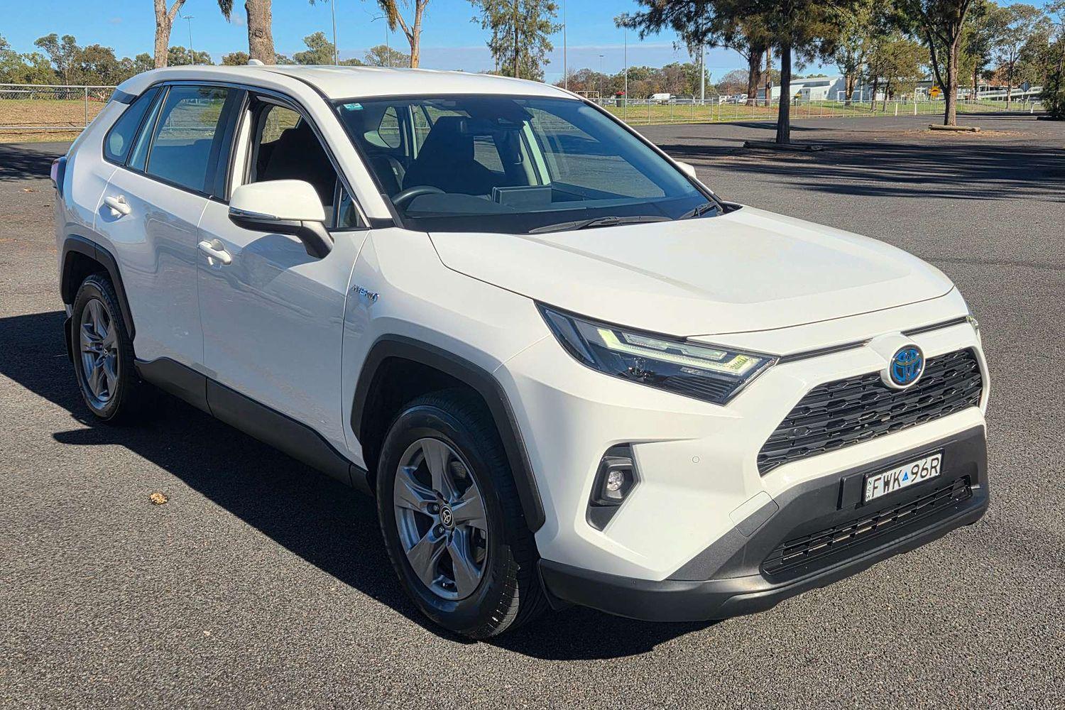 2024 Toyota RAV4 GX in Glacier White