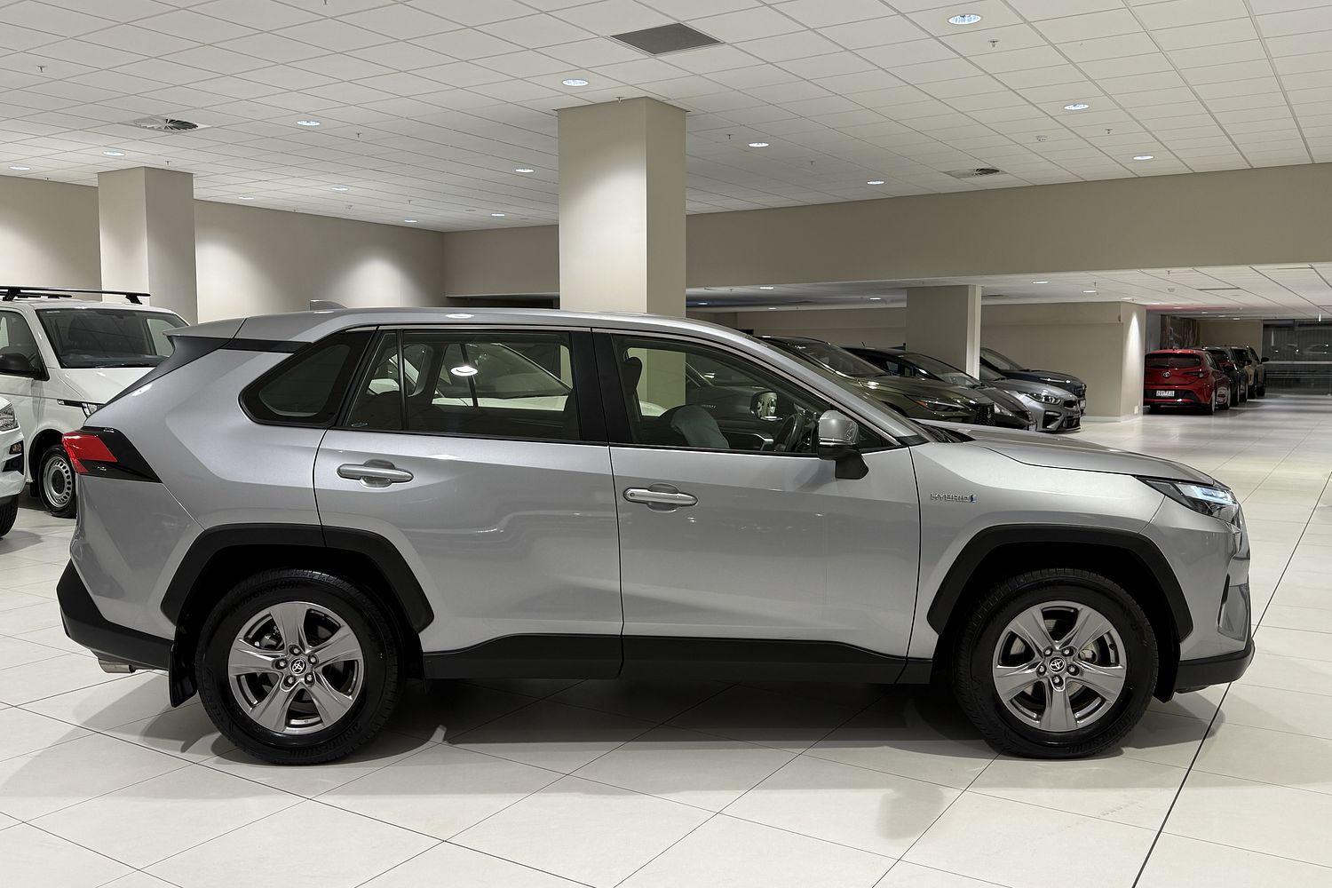 2022 Toyota RAV4 GX in Silver